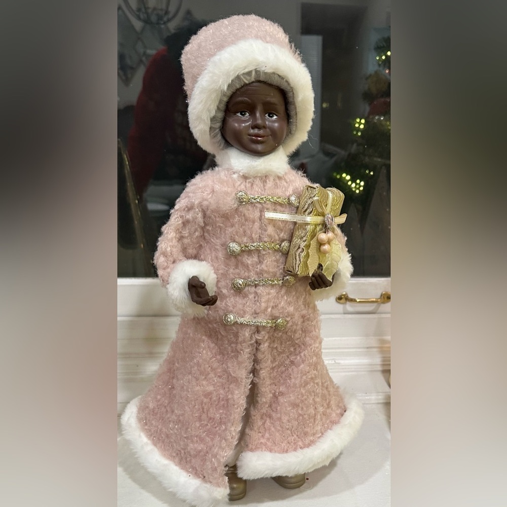 18” Black Mrs Claus figurine pink CVS